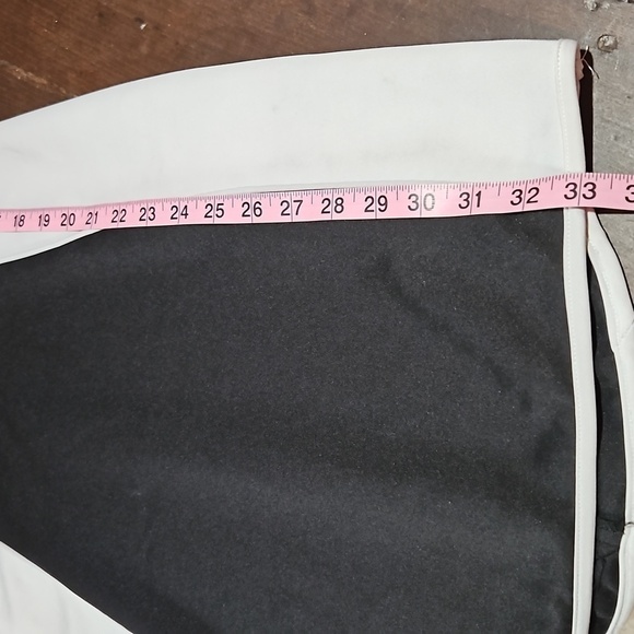 Romeo & Juliet Couture | Black and White Form Fitting Dress - Picture 8 of 8